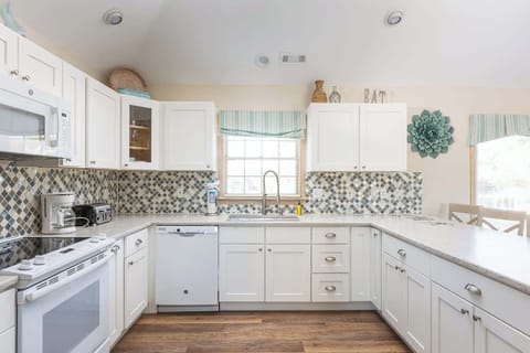 Fully Stocked Kitchen