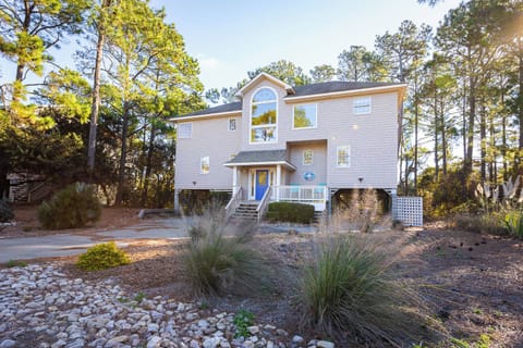 Front View of Laughing Gull Manor
