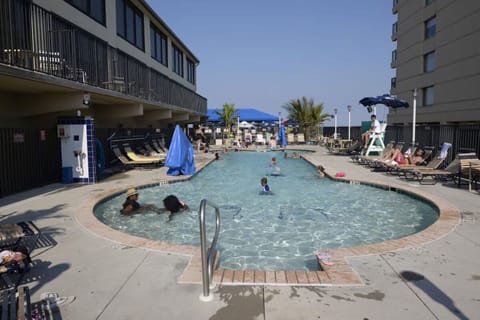 Seasonal Swimming Pool (Temporarily Closed)