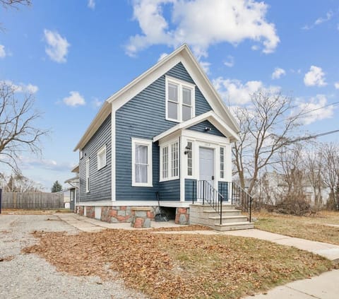 Beautiful home in a quiet neighborhood with a driveway