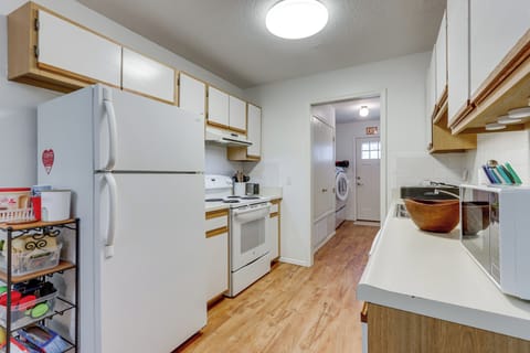 Kitchen | 12-Cup Coffee Maker | Toaster | Basic Spices