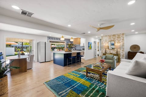 Living Room has Access to Back Yard/Pool