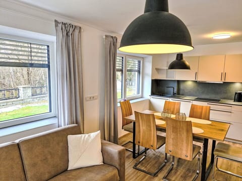 Furniture, Interior Design, Flooring, Wall, Floor, Wood, Ceiling, Room, Lighting, Apartment