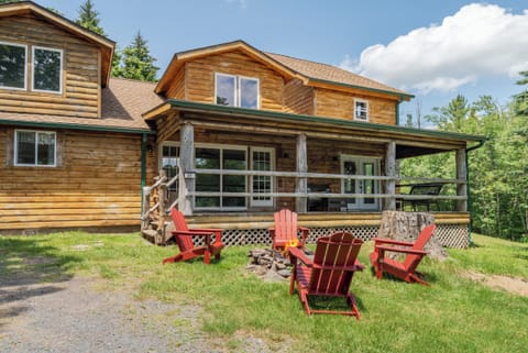 A beautiful front view of our log cabin.