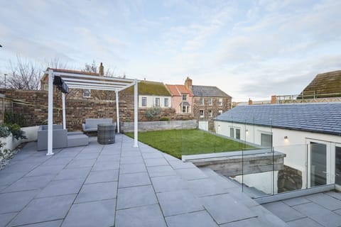 Harrow Bothy, Tweedmouth - Host & Stay