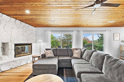 Double sliding glass doors frame stunning views of Mt. Lassen and Mt. Shasta. Step straight into the backyard and enjoy easy indoor-outdoor flow that keeps you connected to the landscape.