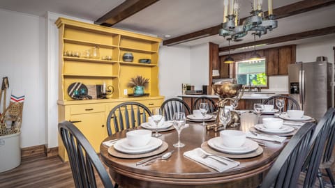 This setup is perfect for creating memorable dining experiences with loved ones.