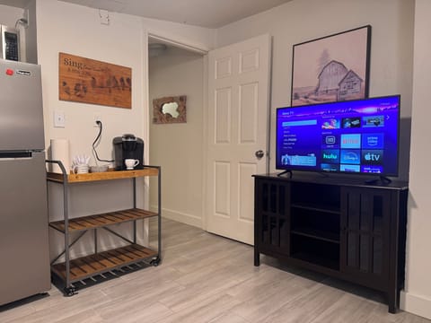 40 inch smart tv /  Roku