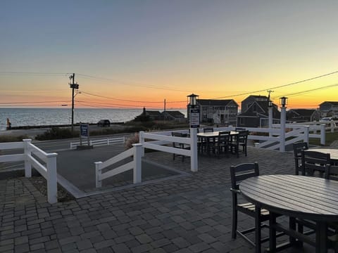 Ocean View Terrace with Beautiful Sunrises and Sunsets!