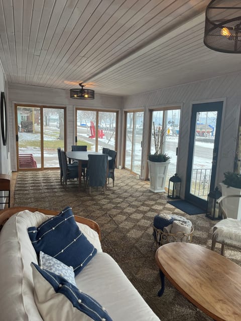 4 season porch directly across from public beach