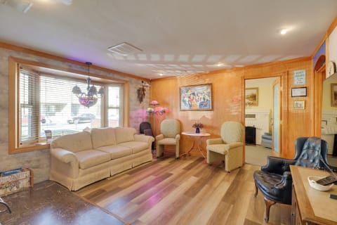 Reno Vacation Rental | 4BR | 4BA | 4 Steps Required | 2,100 Sq Ft