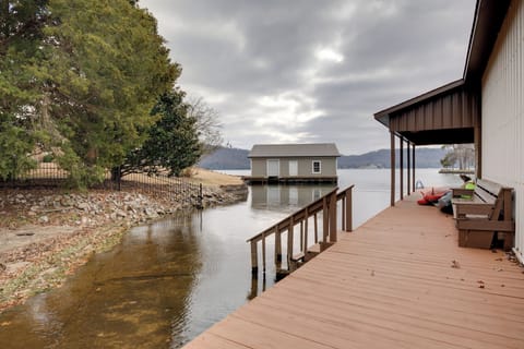 Shared Amenities | Boat Dock | Kayaks & Paddleboards | Waterfront Deck