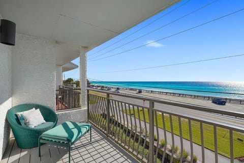 Driftwood Oasis - Adorable Vacation Rental Townhome Condo with Ocean Views from Balcony and Community Pool in Miramar Beach, Florida - Bliss Beach Rentals
