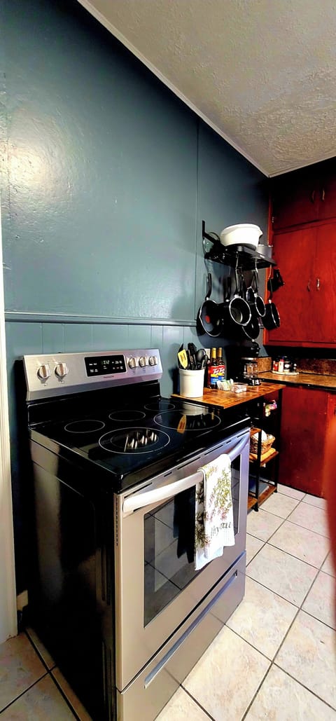 Kitchen-
New Appliances
Dinette
Coffee Bar
Soaps, Paper Products
