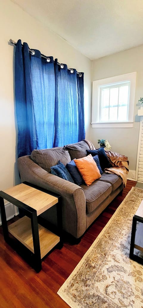 Living Room-
Smart TV
Reading Materials
Games
Wifi