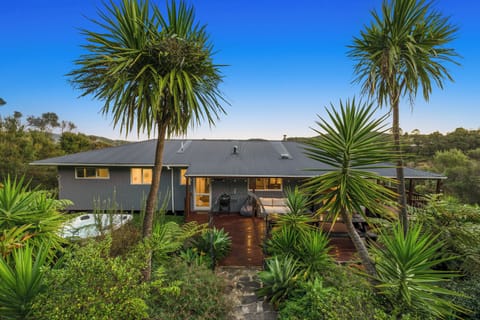 Private garden setting with plenty of outdoor living space