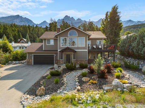 Exterior of Apex Adventures in Fairmont Hot Springs, only minutes from the mineral pools, dining options & more.