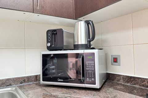 From morning coffee to evening feasts, this kitchen is ready for every moment.