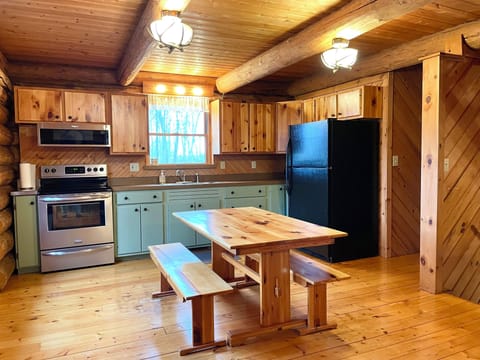 Fully equipped kitchen (pots, pans, and much more). Complimentary coffee and pods for Nespresso maker! 