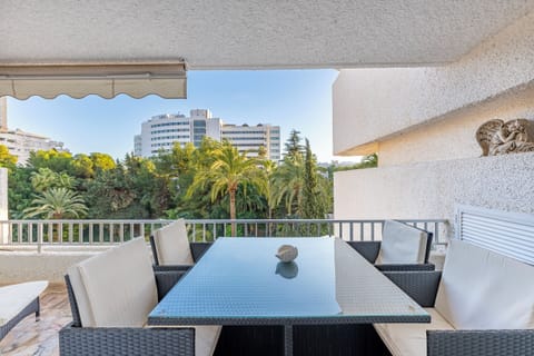 Charming 2 bdr apartment with a splendid view, two balconys an pools! (1)