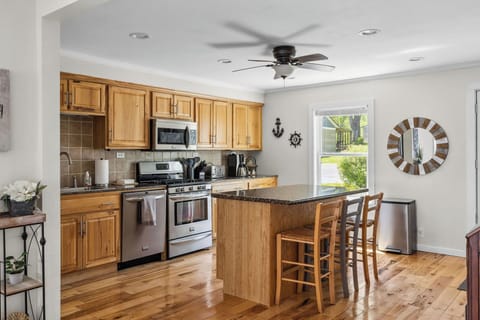 Gather around the table for homemade meals and lakeside laughs.
