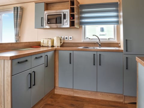 Kitchen | Ocean View, Lancaster