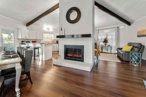 Double sided electric fire place