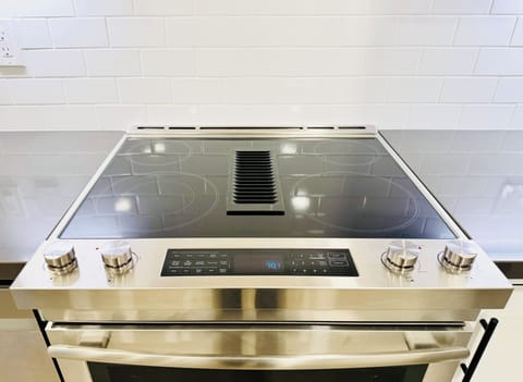 Brand new downdraft range with a built-in ventilation system.