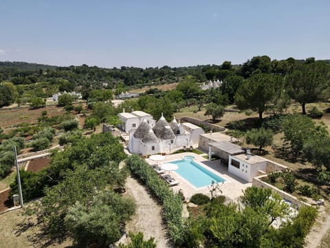 Activities, Amenities, Balcony / Terrace / Patio, Building Exterior, Garden, Pool, Spring, Summer
