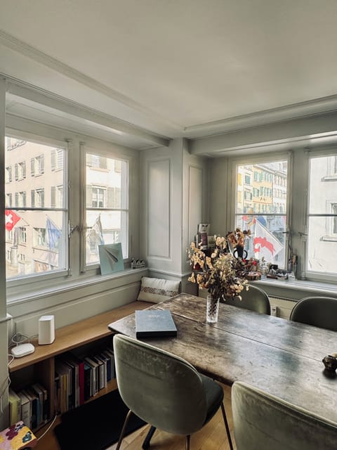 living room & view on Rennweg