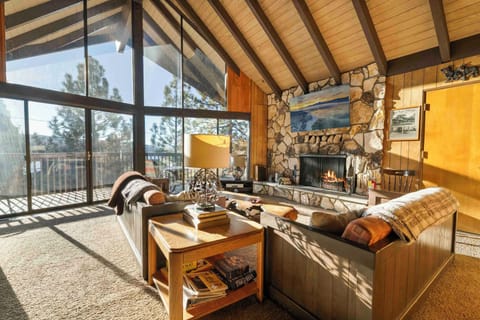 Upstairs Living Room - Upstairs living room with large windows facing lake. Smart TV and couches for comfort! Vaulted ceilings!