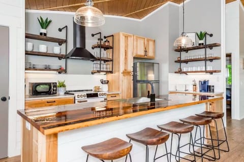 2nd level-dining area-seating for 8