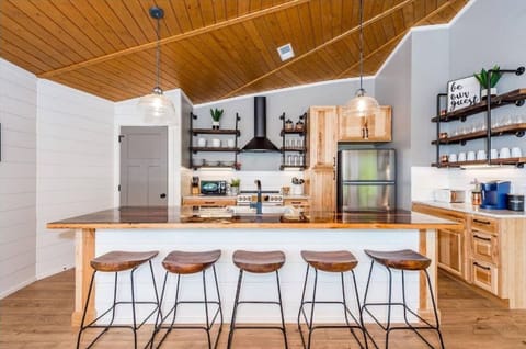 2nd level-dining area-seating for 8