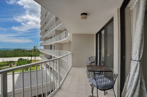 Private balcony with Gulf/beach view.