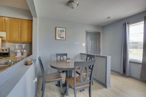 Dining Area | Dishware & Flatware Provided