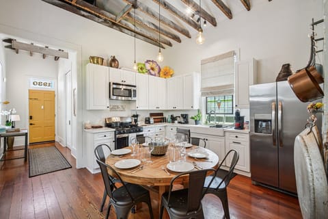 stocked kitchen, 2024 appliances, pots/pans, dinnerware for 8