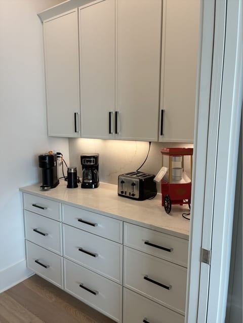 Butlers pantry with separate refrigerator