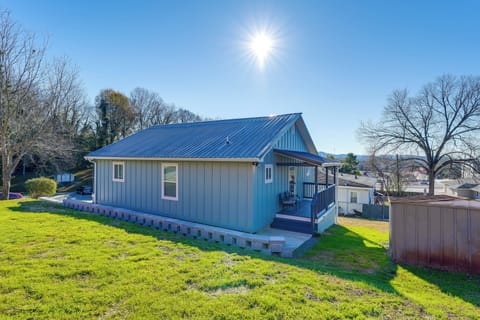 Rome Vacation Rental | 2BR | 2BA | Stairs Required | 900 Sq Ft