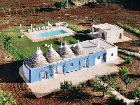 Activities, Amenities, Balcony / Terrace / Patio, Building Exterior, Facilities, Garden, Pool, Spring, Summer