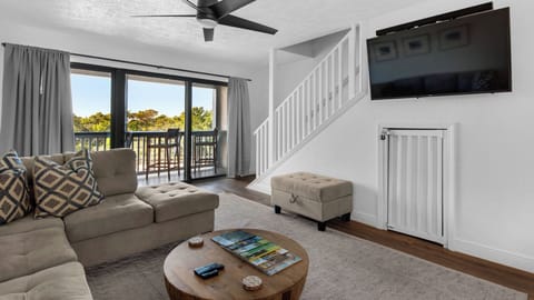 Palm Sounds 1st Level - Living Area