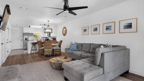 Palm Sounds 1st Level - Living Area