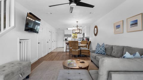 Palm Sounds 1st Level - Living Area