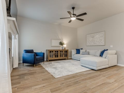 Spacious Living Room with Comfortable Seating