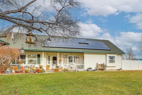 Meridian Vacation Rental | 2BR | 1BA | 1 Step to Enter | 600 Sq Ft