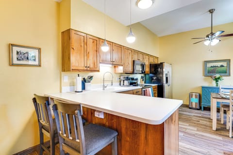 Kitchen | Breakfast Bar