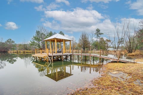 Fort Payne Vacation Rental | 3BR | 1BA | 5 Steps Required | 1,100 Sq Ft