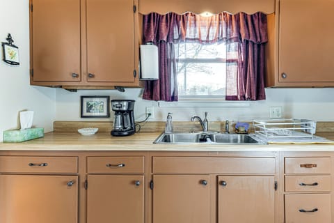 Kitchen | Stove/Oven | Refrigerator | Microwave