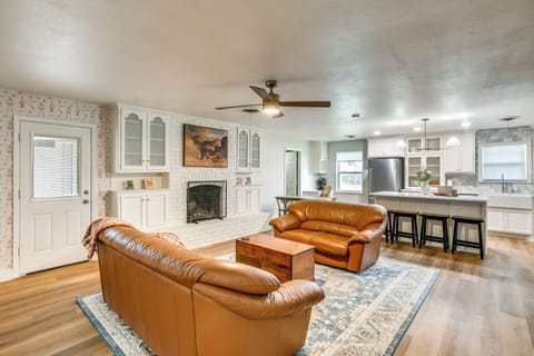 Living Room | Smart TV | Fireplace