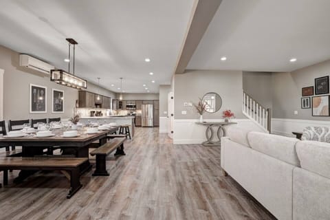 Great room & Dinning room with Lake view. Dinning table with 12 seats. Island with 4 seats. (1)