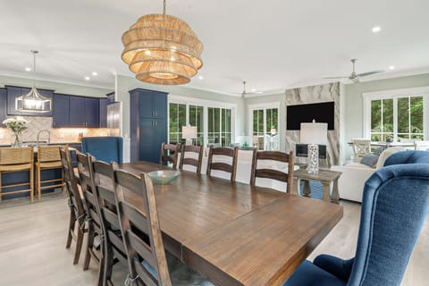 18 Hickory | Dining Table - 18 Hickory | Dining Table